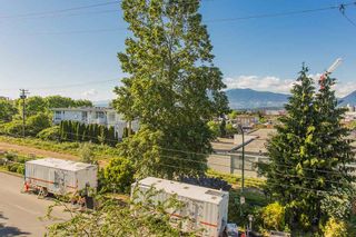Photo 14: 401 1818 W 6TH Avenue in Vancouver: Kitsilano Condo for sale in "Carnegie" (Vancouver West)  : MLS®# R2067621