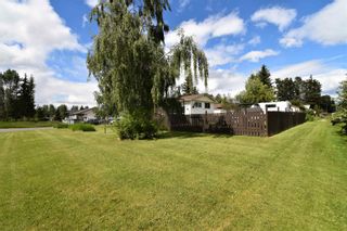 Photo 3: 1004 TORONTO Street in Smithers: Smithers - Town Manufactured Home for sale (Smithers And Area)  : MLS®# R2702111