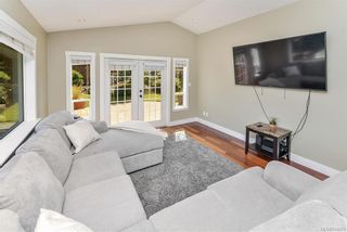Photo 13: 1063 Chesterfield Rd in Saanich: SW Strawberry Vale House for sale (Saanich West)  : MLS®# 844474