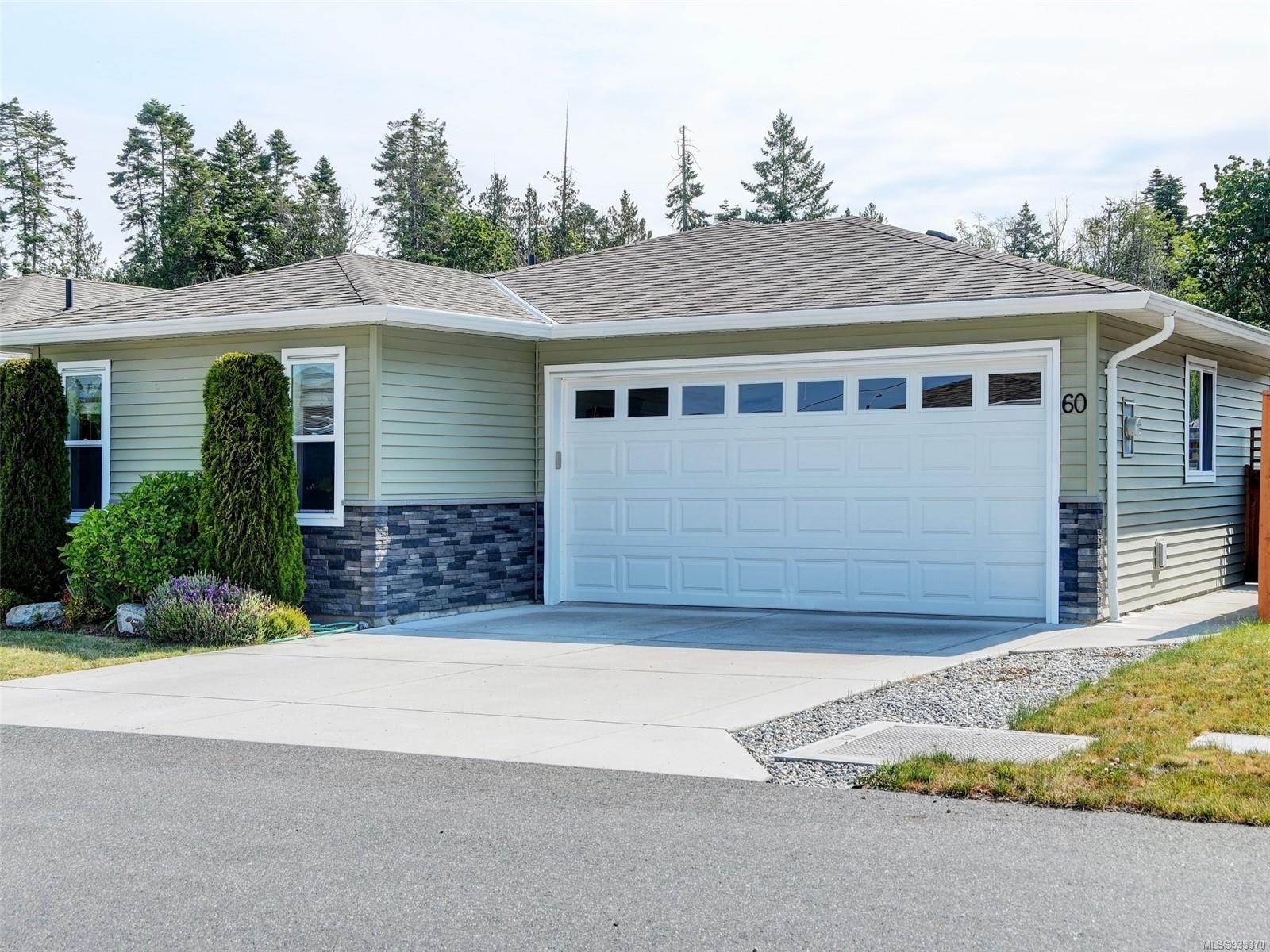 Main Photo: 60 7586 Tetayut Rd in Central Saanich: CS Hawthorne Manufactured Home for sale : MLS®# 935370