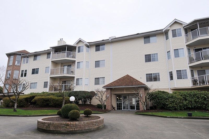 Main Photo: 101 22611 116 Avenue in Maple Ridge: East Central Condo for sale in "ROSEWOOD COURT" : MLS®# R2480107