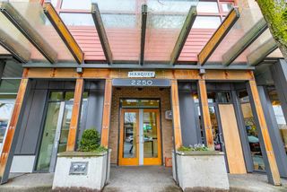Photo 18: 213 2250 COMMERCIAL Drive in Vancouver: Grandview Woodland Condo for sale in "MARQUEE ON THE DRIVE" (Vancouver East)  : MLS®# R2430676