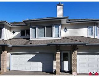 Photo 1: 19 21579 88B Avenue in Langley: Walnut Grove Townhouse for sale in "CARRIAGE PARK" : MLS®# F2904607