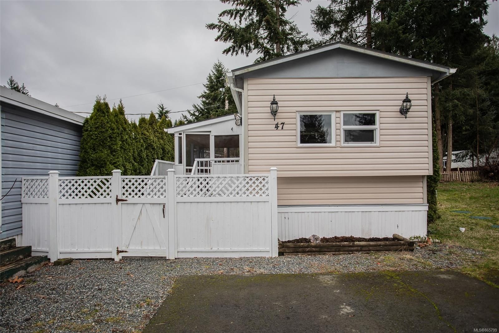 Main Photo: 47 3449 Hallberg Rd in Nanaimo: Na Extension Manufactured Home for sale : MLS®# 865799