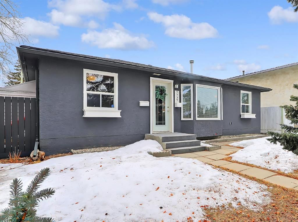 Main Photo: 7727 47 Avenue NW in Calgary: Bowness Detached for sale : MLS®# A1079971