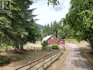 Photo 1: 3381 Trinity Valley Road in Enderby: House for sale : MLS®# 10280938