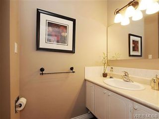Photo 16: 2320 Hollyhill Pl in VICTORIA: SE Arbutus Half Duplex for sale (Saanich East)  : MLS®# 652006