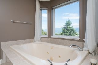 Photo 14: 35917 STONECROFT Place in Abbotsford: Abbotsford East House for sale in "Mountain meadows" : MLS®# R2193012