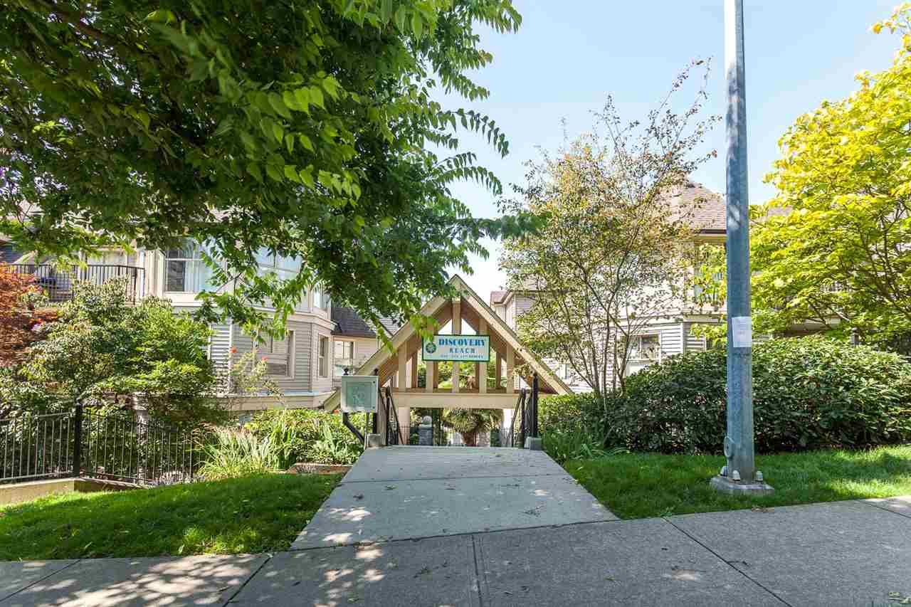 Main Photo: 510 210 ELEVENTH STREET in New Westminster: Uptown NW Condo for sale : MLS®# R2281064