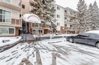Photo 3: 205 3420 50 Street NW in Calgary: Varsity Apartment for sale : MLS®# A2117337