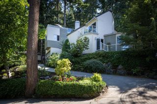 Photo 1: 986 Fir Tree Glen in Saanich: SE Broadmead House for sale (Saanich East)  : MLS®# 881671
