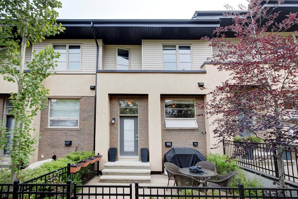 Main Photo: 22 Aspen Hills Common SW in Calgary: Aspen Woods Row/Townhouse for sale : MLS®# A2001798