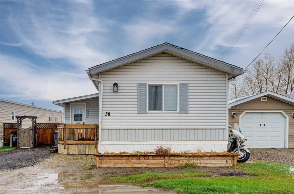 Main Photo: 38 Park Road: Carstairs Mobile for sale : MLS®# A2127469