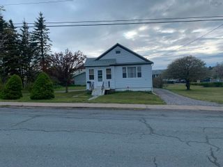 Photo 1: 421 Heelan Street in New Waterford: 204-New Waterford Residential for sale (Cape Breton)  : MLS®# 202213111