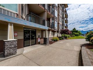 Photo 2: 204 46021 SECOND Avenue in Chilliwack: Chilliwack E Young-Yale Condo for sale in "The Charleston" : MLS®# R2461255