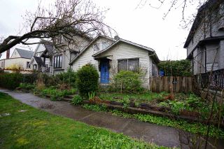 Photo 1: 66 E 23RD Avenue in Vancouver: Main House for sale (Vancouver East)  : MLS®# R2057070