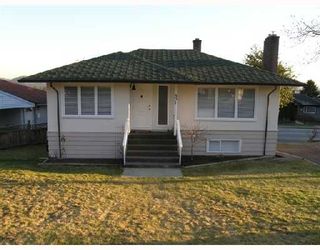 Photo 1: 801 Calverhall Drive in North Vancouver: Calverhall House  : MLS®# V687121