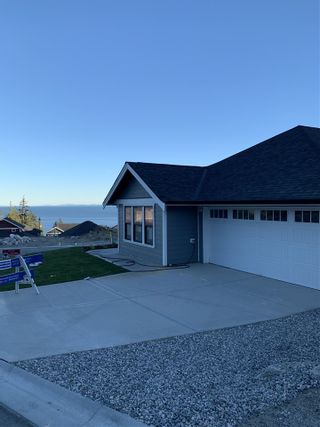 Photo 1: 6075 KINGBIRD Avenue in Sechelt: Sechelt District House for sale in "SilverStone Heights Phase2" (Sunshine Coast)  : MLS®# R2466331
