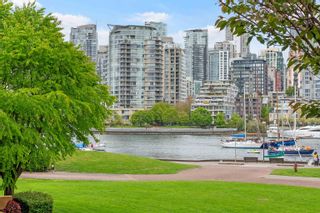 Photo 5: 211 1869 SPYGLASS Place in Vancouver: False Creek Condo for sale in "Regatta @ Venice Court" (Vancouver West)  : MLS®# R2880344