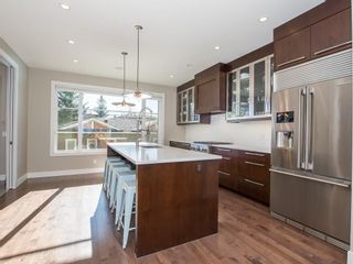 Photo 10: 2327 4 Avenue NW in Calgary: West Hillhurst House for sale : MLS®# C4143622