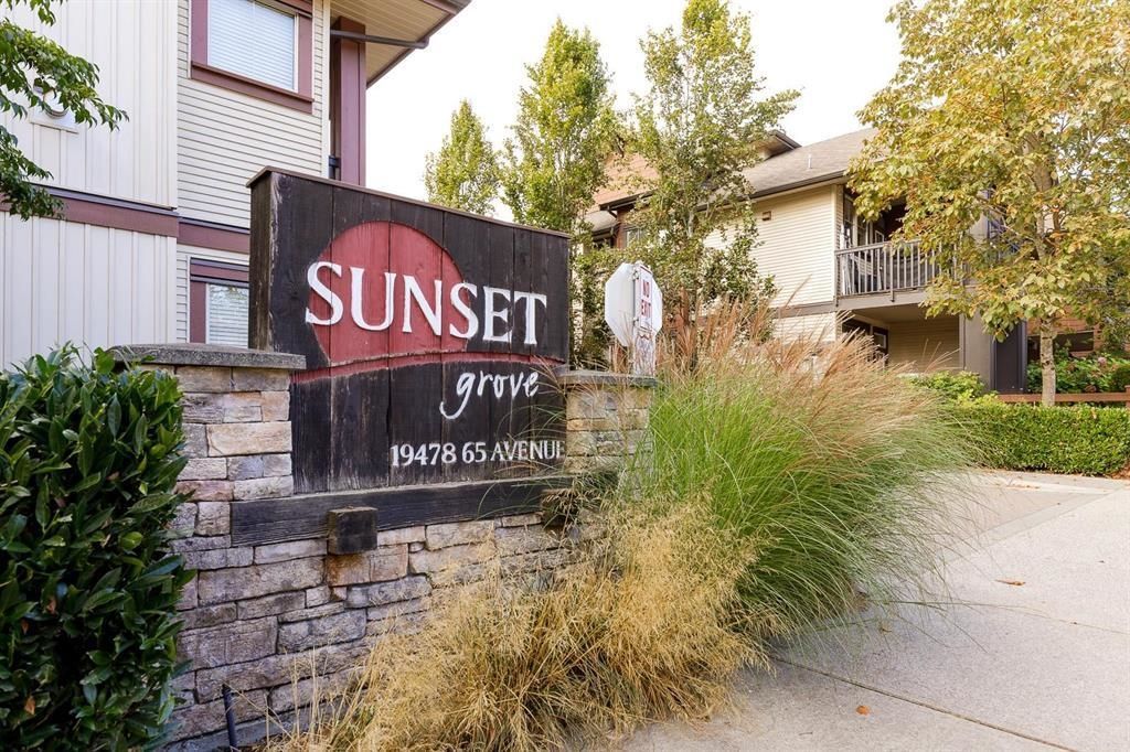 Main Photo: 12 19478 65 Avenue in Surrey: Clayton Townhouse for sale in "SUNSET GROVE" (Cloverdale)  : MLS®# R2740939