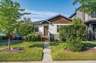 Photo 1: 430 25 Avenue NW in Calgary: Mount Pleasant Detached for sale : MLS®# A2075693