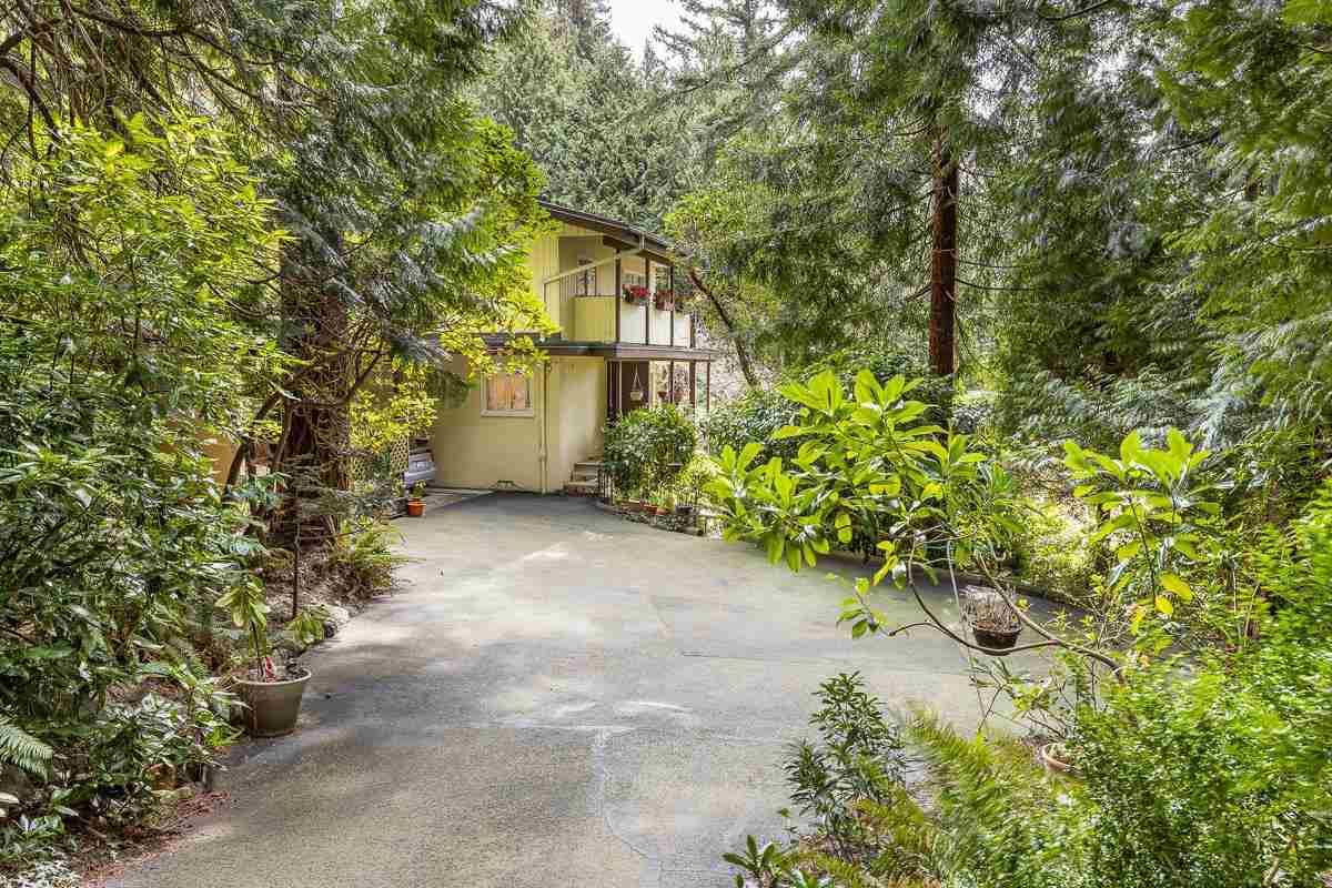 Main Photo: 6174 EASTMONT Drive in West Vancouver: Gleneagles House for sale in "GLENEAGLES" : MLS®# R2581636