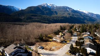 Photo 4: 1583 EAGLE RUN Drive in Squamish: Brackendale Land for sale : MLS®# R2851241