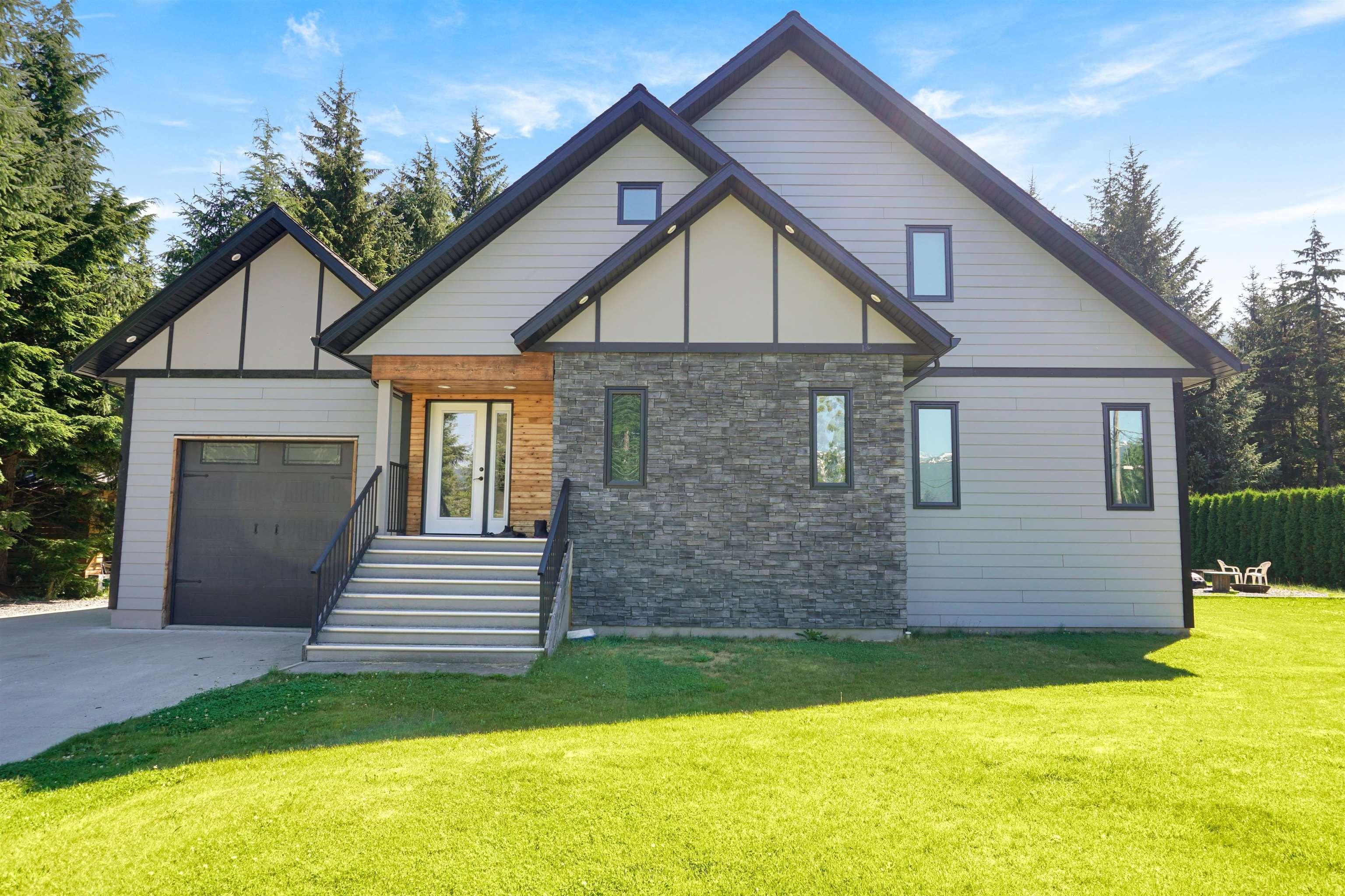 Main Photo: 107 GREYLING Avenue in Kitimat: Cable Car House for sale : MLS®# R2717560