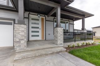 Photo 2: 32752 CARTER Avenue in Mission: Mission BC House for sale : MLS®# R2840551