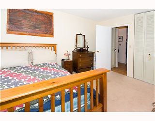 Photo 3: 204 1585 E 4TH Avenue in Vancouver: Grandview VE Condo for sale in "ALPINE PLACE" (Vancouver East)  : MLS®# V667288