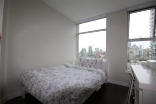 Photo 5: 2002 1009 EXPO Boulevard in Vancouver: Yaletown Condo for sale in "LANDMARK 33" (Vancouver West)  : MLS®# R2090524