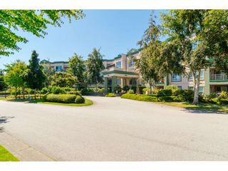 Photo 1: 225 13880 70 Avenue in Surrey: East Newton Condo for sale in "Chelsea Gardens- The Windsor Building" : MLS®# R2398385