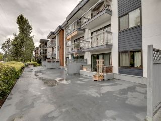 Photo 4: 305 1045 HOWIE Avenue in Coquitlam: Central Coquitlam Condo for sale in "Villa Borghese" : MLS®# R2706286