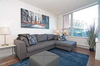 Photo 4: 801 33 SMITHE Street in Vancouver: Yaletown Condo for sale in "COOPERS LOOKOUT" (Vancouver West)  : MLS®# R2448170