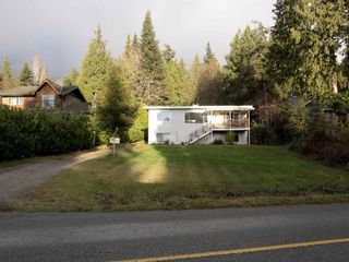 Photo 2: 3268 BEACH Avenue: Roberts Creek House for sale (Sunshine Coast)  : MLS®# R2523146