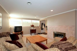 Photo 11: 572 Verona Place in North Vancouver: Upper Delbrook House for sale : MLS®# V945319