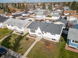 Photo 1: 44 Penworth Crescent SE in Calgary: Penbrooke Meadows Detached for sale : MLS®# A2092935