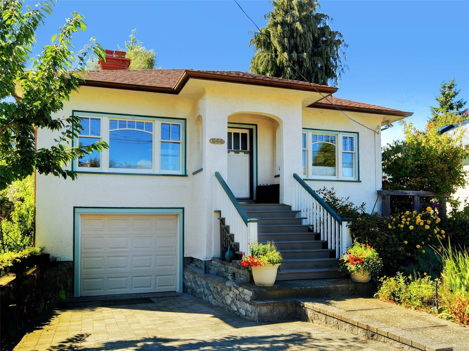 Main Photo: 544 Cornwall St in Victoria: Vi Fairfield West House for sale : MLS®# 852280