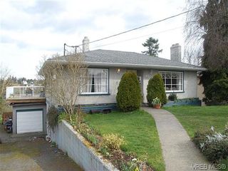 Photo 1: 742 Jasmine Ave in VICTORIA: SW Marigold House for sale (Saanich West)  : MLS®# 600683