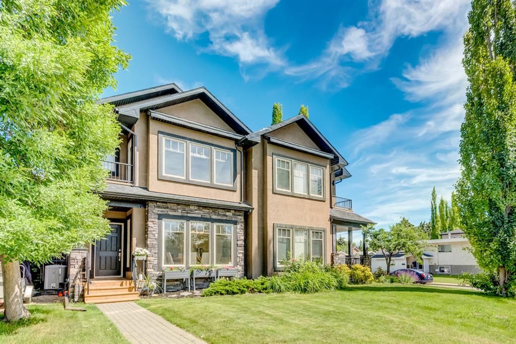 Main Photo: 402 30 Avenue NW in Calgary: Mount Pleasant Semi Detached for sale : MLS®# A1239312