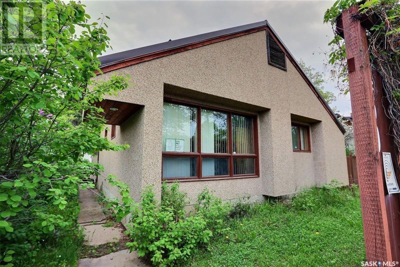 FEATURED LISTING: 460 10th STREET E Prince Albert