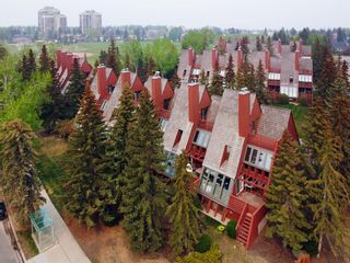Photo 2: 3 828 Coach Bluff Crescent SW in Calgary: Coach Hill Row/Townhouse for sale : MLS®# A2038320