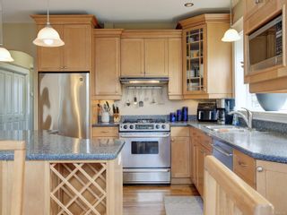Photo 7: 52 Linden Ave in Victoria: Vi Fairfield West House for sale : MLS®# 907365