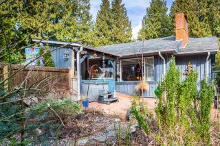 Photo 1: 7791 LOHN Road in Halfmoon Bay: Halfmn Bay Secret Cv Redroofs House for sale (Sunshine Coast)  : MLS®# R2139778