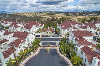 Photo 3: Townhouse for sale : 3 bedrooms : 825 Harbor Cliff Way #269 in Oceanside