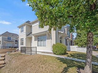 Photo 2: 304 Mckenzie Towne Link SE in Calgary: McKenzie Towne Row/Townhouse for sale : MLS®# A2070329
