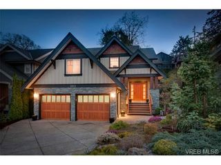 Photo 1: 3831 South Valley Dr in VICTORIA: SW Strawberry Vale House for sale (Saanich West)  : MLS®# 693485