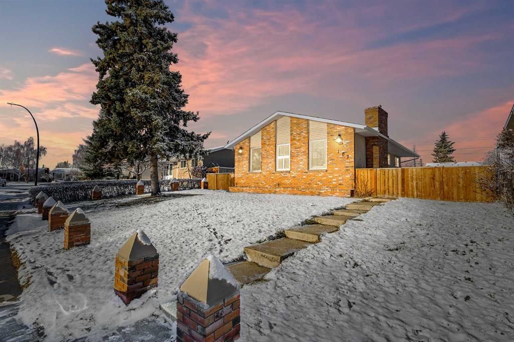 Main Photo: 182 Pennsburg Way SE in Calgary: Penbrooke Meadows Detached for sale : MLS®# A2093972