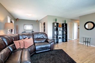 Photo 7: 400 Whiteland Drive NE in Calgary: Whitehorn Detached for sale : MLS®# A1229643